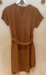 Load image into Gallery viewer, Vestido de linho Marrom - Cód. 185