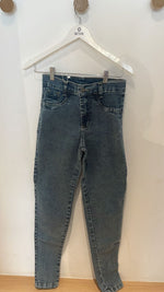 Load image into Gallery viewer, Calça Jeans - Cód. 36